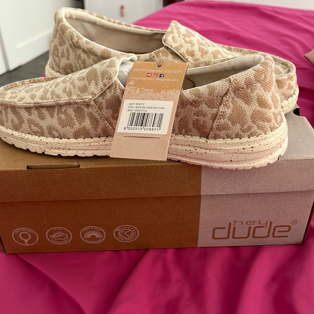 cheetah hey dudes never worn size 8